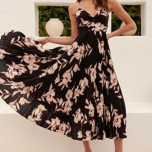 (Worn Once) ASTR The Label Blythe Floral Plisse Midi Dress | XL | Black Floral